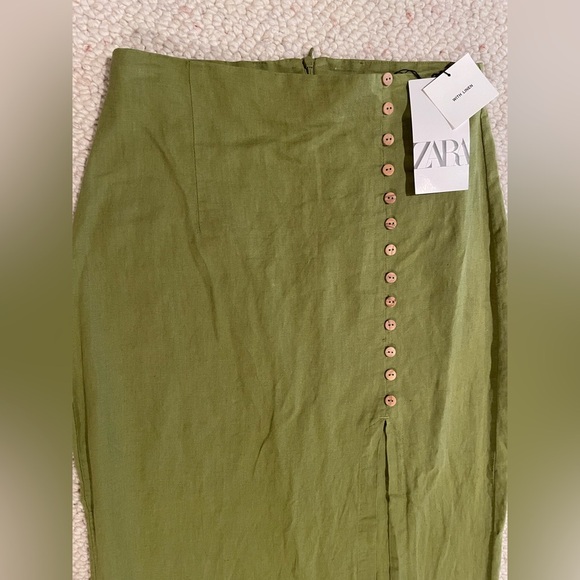 Zara Green Pencil Skirt with Button Detail - Picture 3 of 6